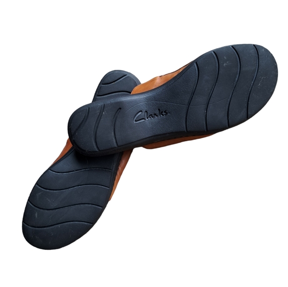 Clarks women's leather slides. - Picture 5 of 6